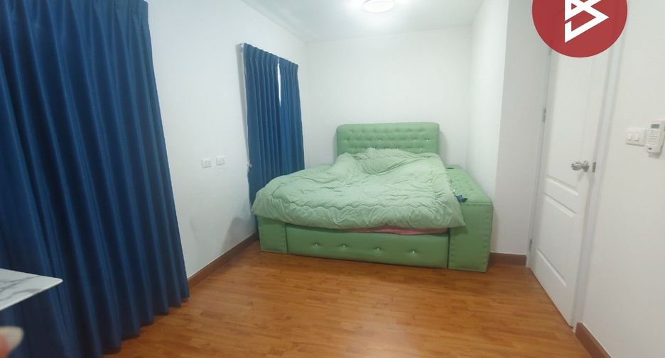 For sale 4 bedrooms townhouse in Krathum Baen, Samut Sakhon