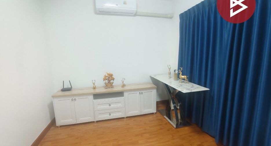 For sale 4 bedrooms townhouse in Krathum Baen, Samut Sakhon