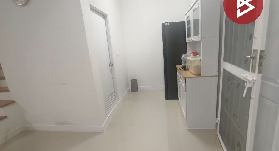 For sale 4 bedrooms townhouse in Krathum Baen, Samut Sakhon