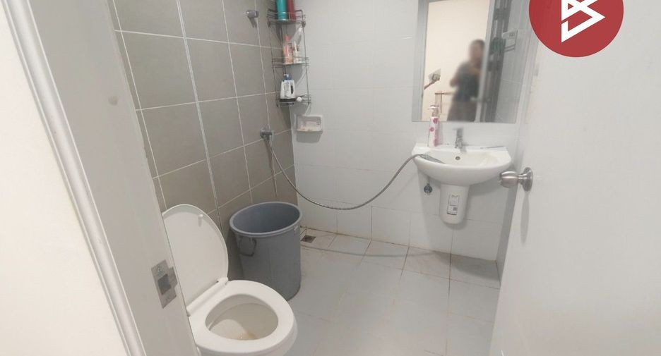 For sale 4 bedrooms townhouse in Krathum Baen, Samut Sakhon