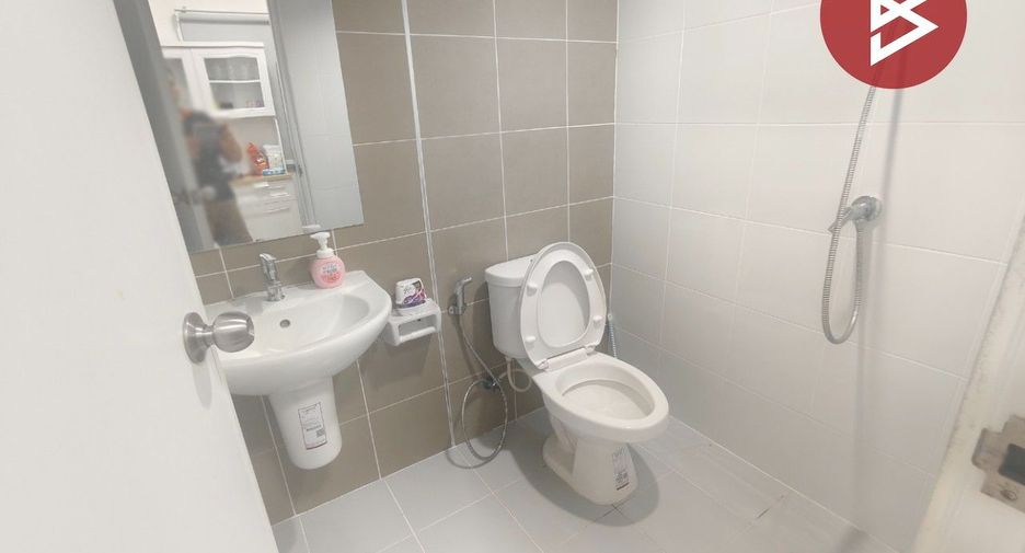 For sale 4 bedrooms townhouse in Krathum Baen, Samut Sakhon