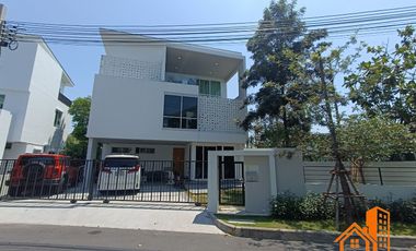For sale 4 bedrooms house in Lat Phrao, Bangkok