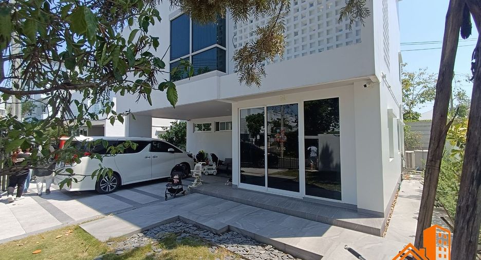 For sale 4 bedrooms house in Lat Phrao, Bangkok