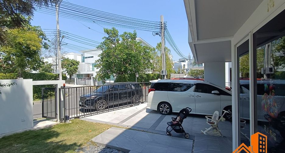 For sale 4 bedrooms house in Lat Phrao, Bangkok