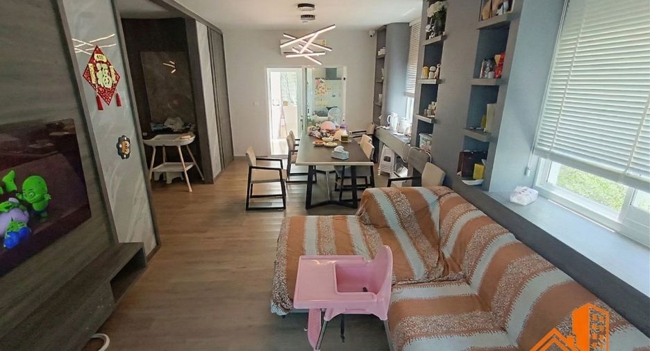 For sale 4 bedrooms house in Lat Phrao, Bangkok
