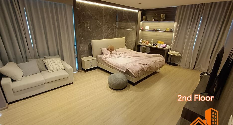 For sale 4 bedrooms house in Lat Phrao, Bangkok