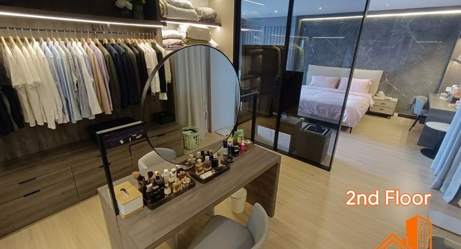 For sale 4 bedrooms house in Lat Phrao, Bangkok