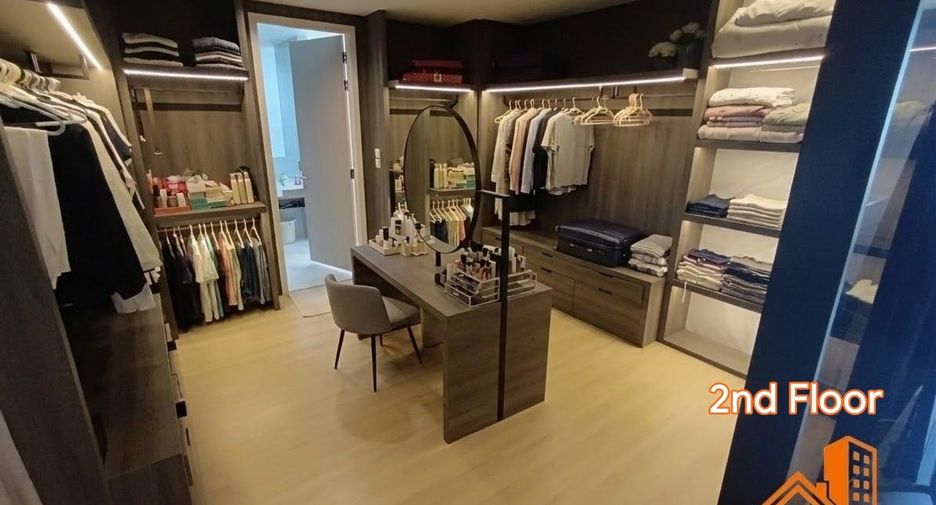 For sale 4 bedrooms house in Lat Phrao, Bangkok