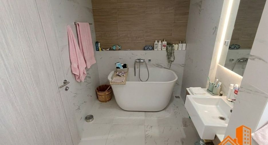 For sale 4 bedrooms house in Lat Phrao, Bangkok
