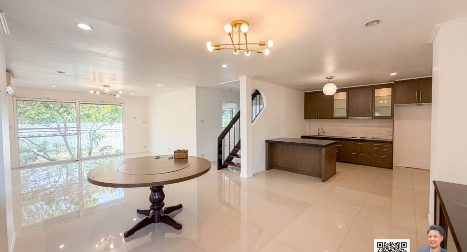 For rent studio house in Phra Khanong, Bangkok
