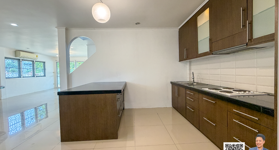 For rent studio house in Phra Khanong, Bangkok