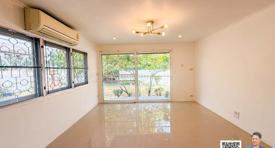 For rent studio house in Phra Khanong, Bangkok