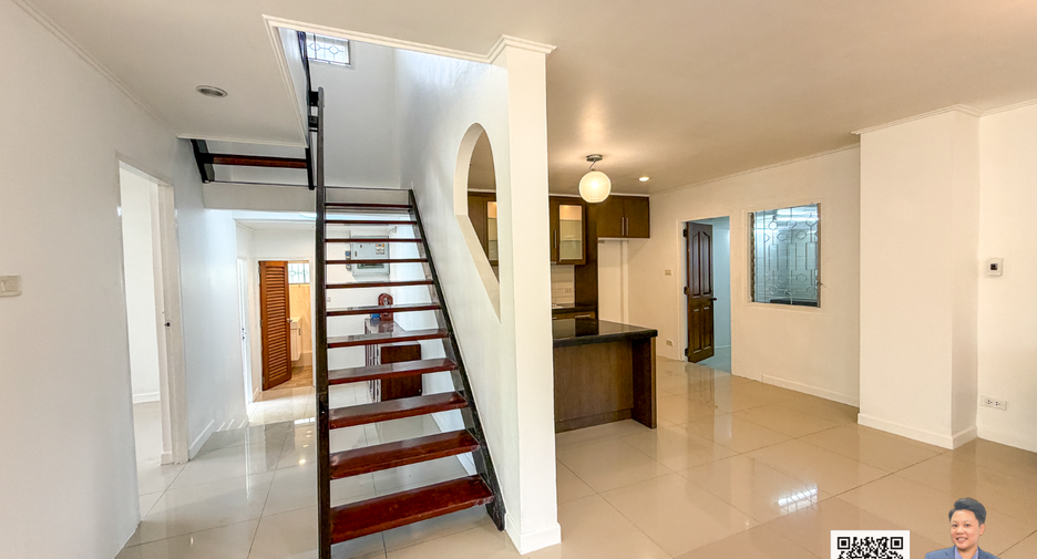 For rent studio house in Phra Khanong, Bangkok