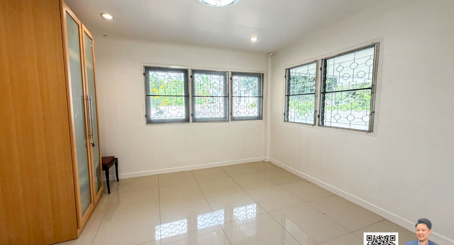 For rent studio house in Phra Khanong, Bangkok