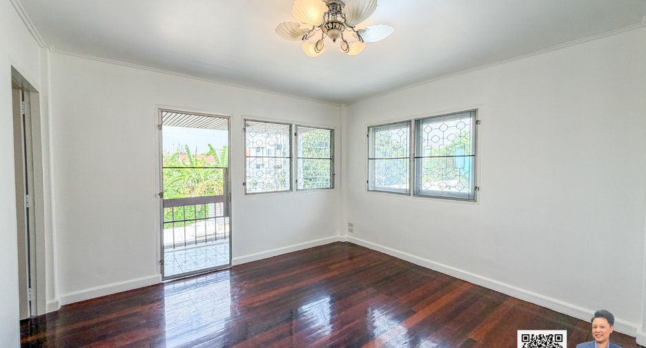 For rent studio house in Phra Khanong, Bangkok