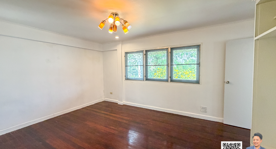For rent studio house in Phra Khanong, Bangkok