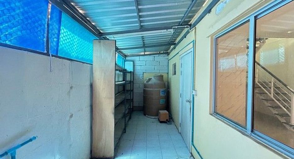 For sale 3 bedrooms townhouse in Mueang Samut Prakan, Samut Prakan