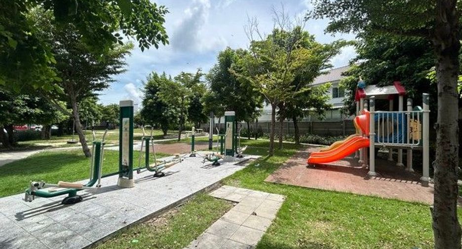 For sale 3 bedrooms townhouse in Mueang Samut Prakan, Samut Prakan