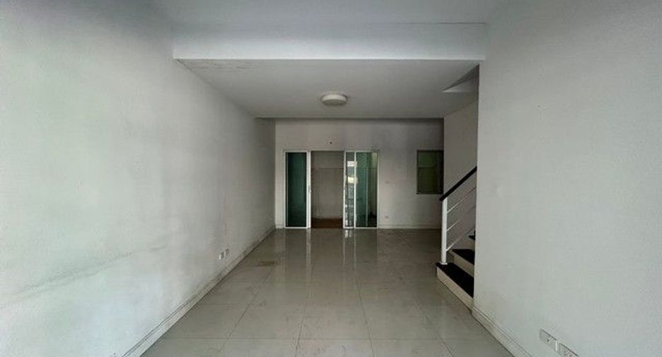 For sale 3 bedrooms townhouse in Bang Phli, Samut Prakan
