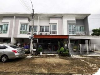 For sale 1 bed townhouse in Khlong Sam Wa, Bangkok
