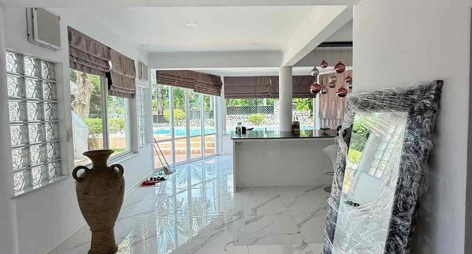 For rent 5 bedrooms villa in Bang Lamung, Chonburi