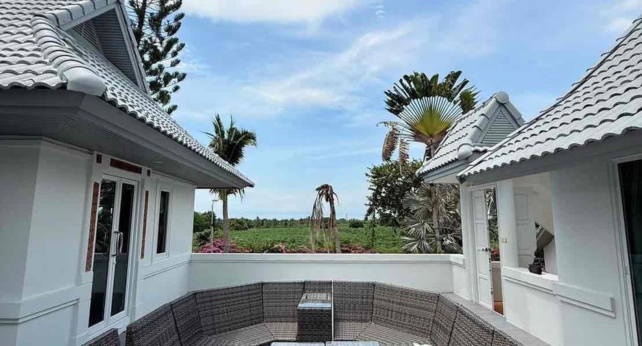 For rent 5 bedrooms villa in Bang Lamung, Chonburi
