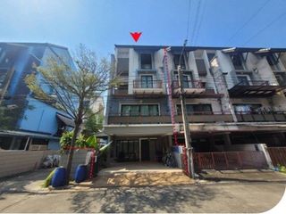 出售 1 卧室 联排别墅 在 Huai Khwang, 曼谷