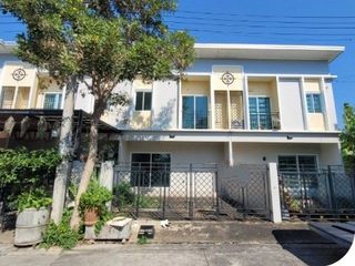 For sale 1 bed townhouse in Khlong Sam Wa, Bangkok