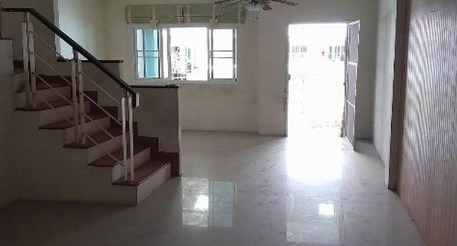 Casa adosada en venta de 1 habitaciones en Thung Khru, Bangkok