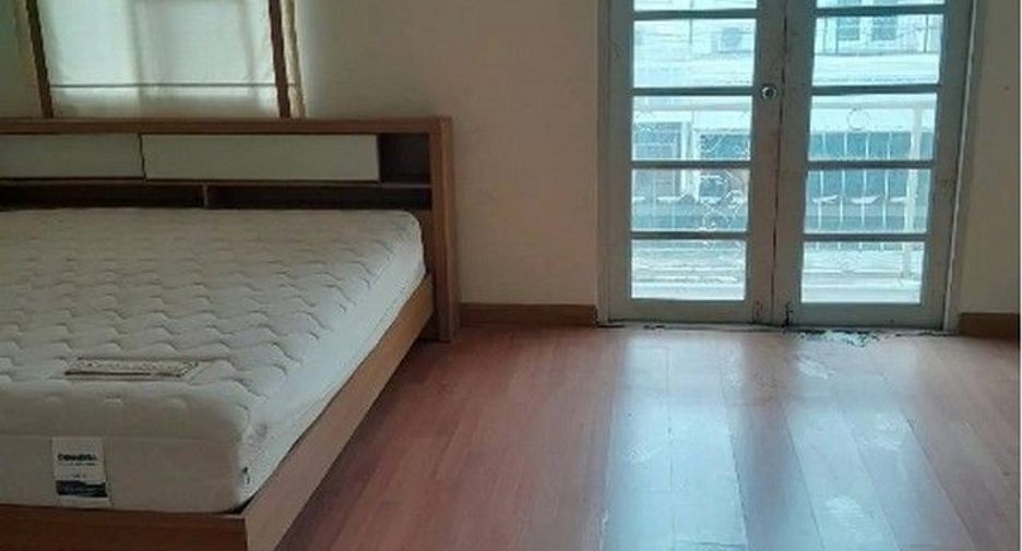 Casa adosada en venta de 1 habitaciones en Thung Khru, Bangkok