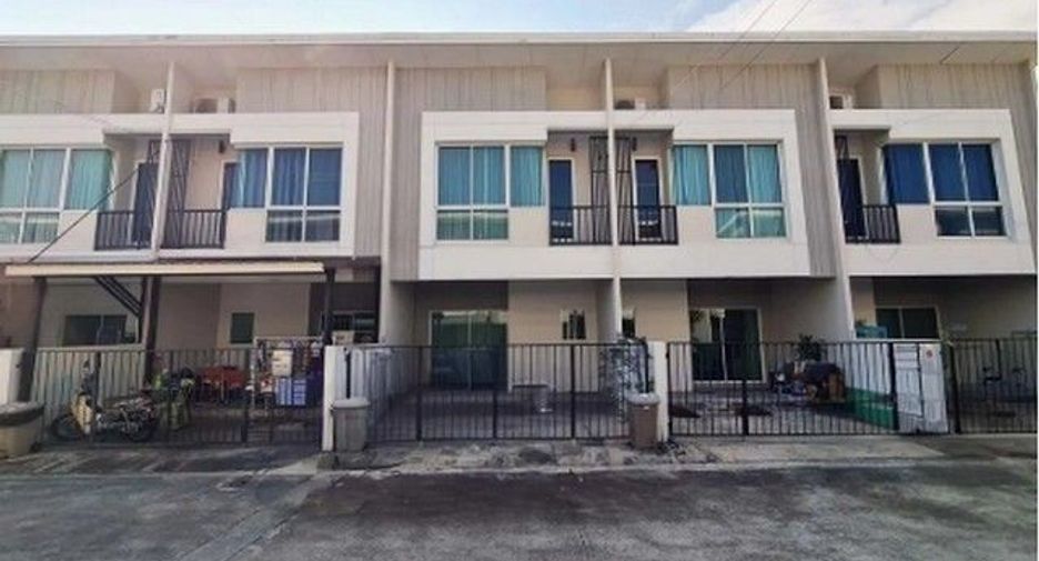 À vendre 1 chambre maison de ville à Bang Khae, Bangkok