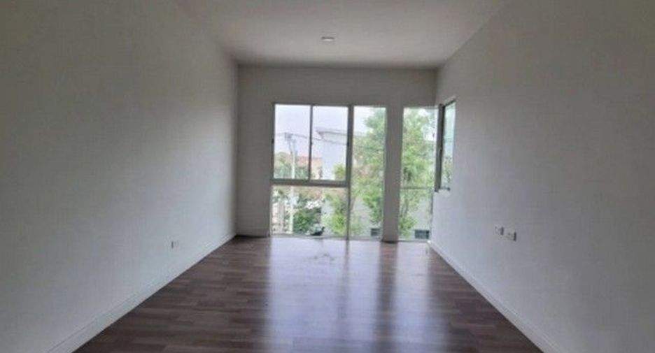 For sale 1 bed townhouse in Min Buri, Bangkok