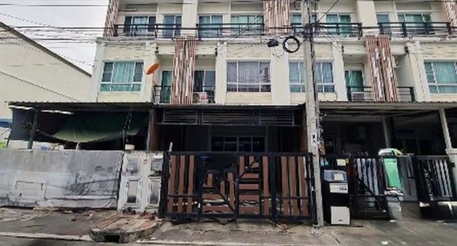 For sale 1 bed townhouse in Khan Na Yao, Bangkok