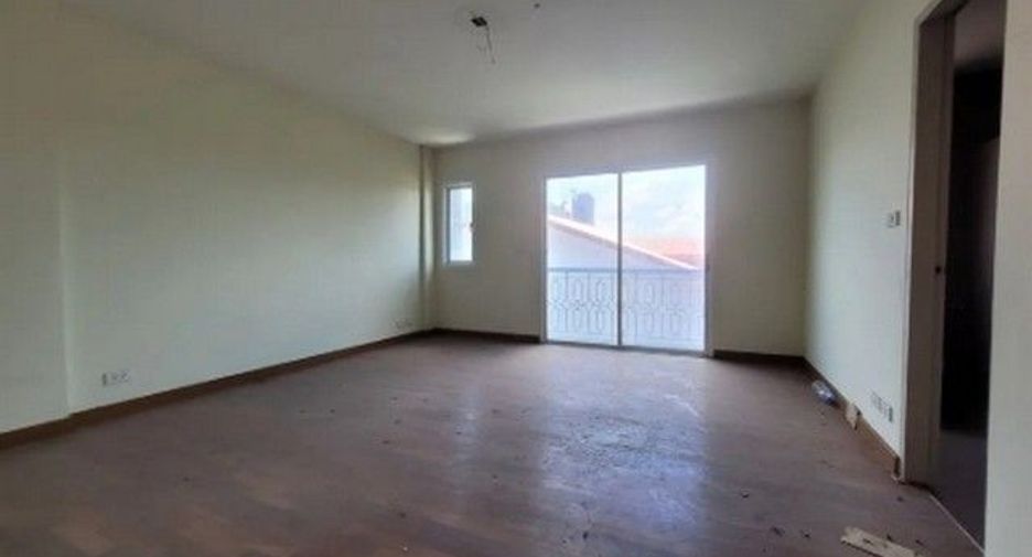 For sale 1 bed townhouse in Bang Kapi, Bangkok