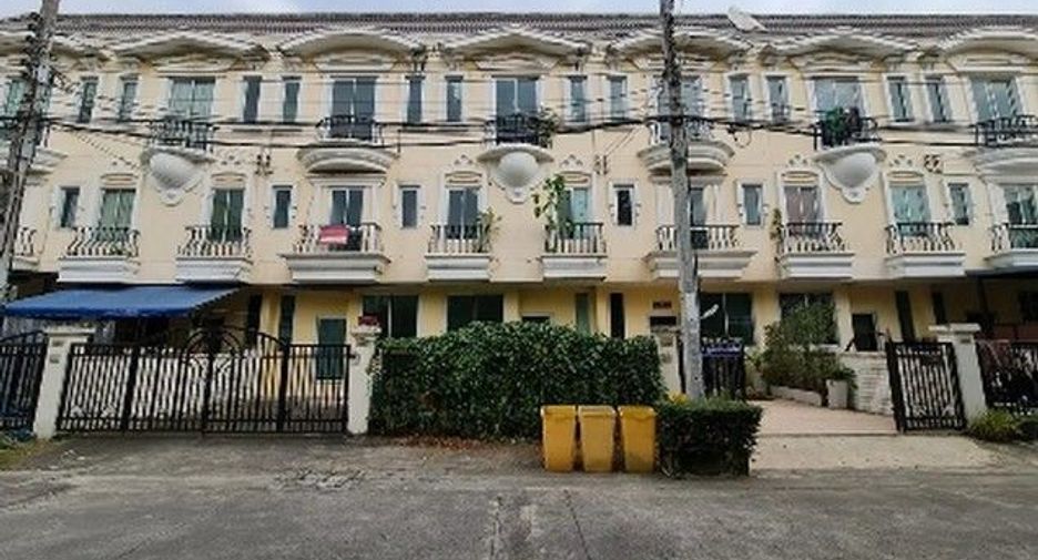 For sale 1 bed townhouse in Bang Khun Thian, Bangkok