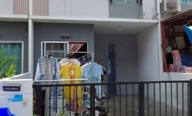 Casa adosada en venta de 3 habitaciones en Bang Phli, Samut Prakan