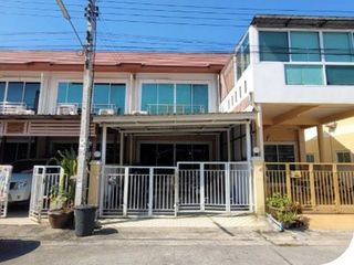 For sale 1 bed townhouse in Khlong Sam Wa, Bangkok