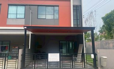 Reihenhaus zum Kauf mit 3 Zimmer in Phra Samut Chedi, Samut Prakan
