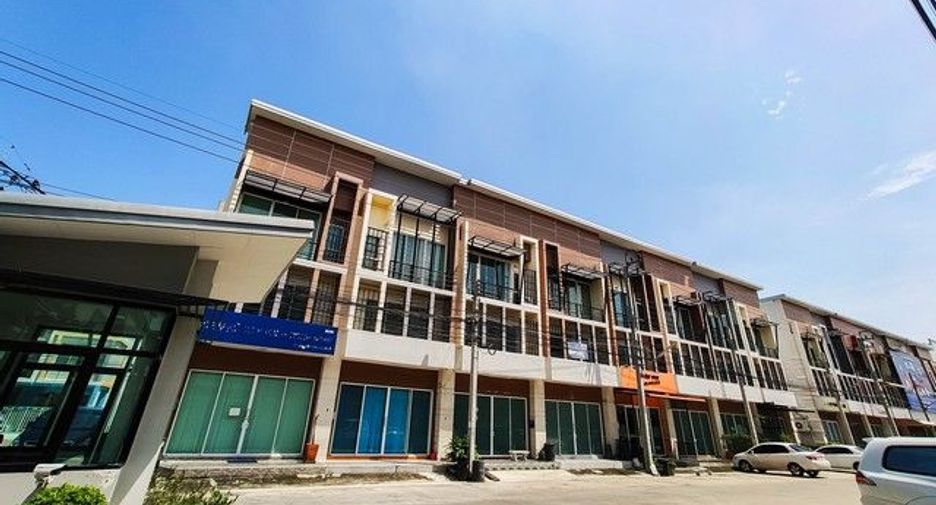 For sale 3 bedrooms retail Space in Khlong Sam Wa, Bangkok