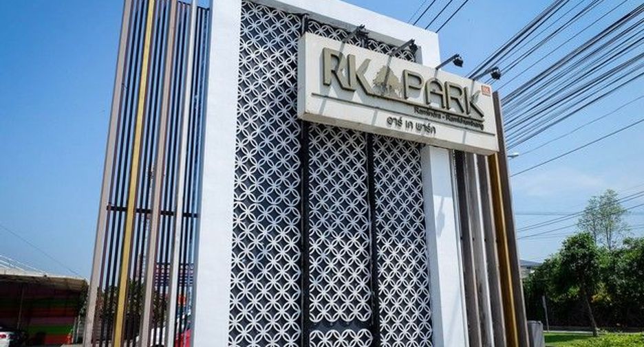 For sale 3 bedrooms retail Space in Khlong Sam Wa, Bangkok