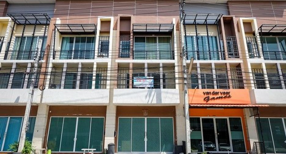 For sale 3 bedrooms retail Space in Khlong Sam Wa, Bangkok