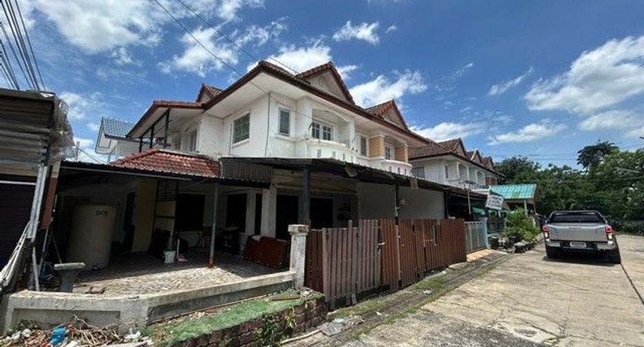 For sale 2 bedrooms townhouse in Mueang Pathum Thani, Pathum Thani