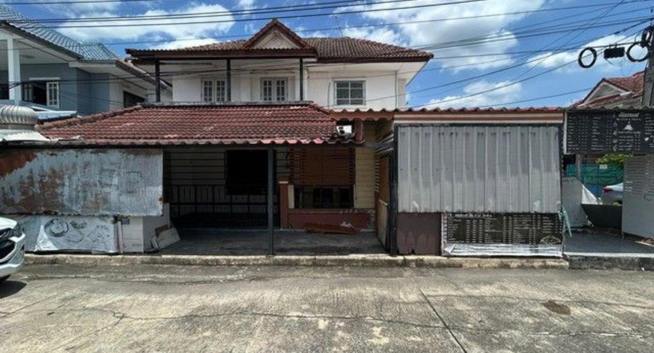 For sale 2 bedrooms townhouse in Mueang Pathum Thani, Pathum Thani