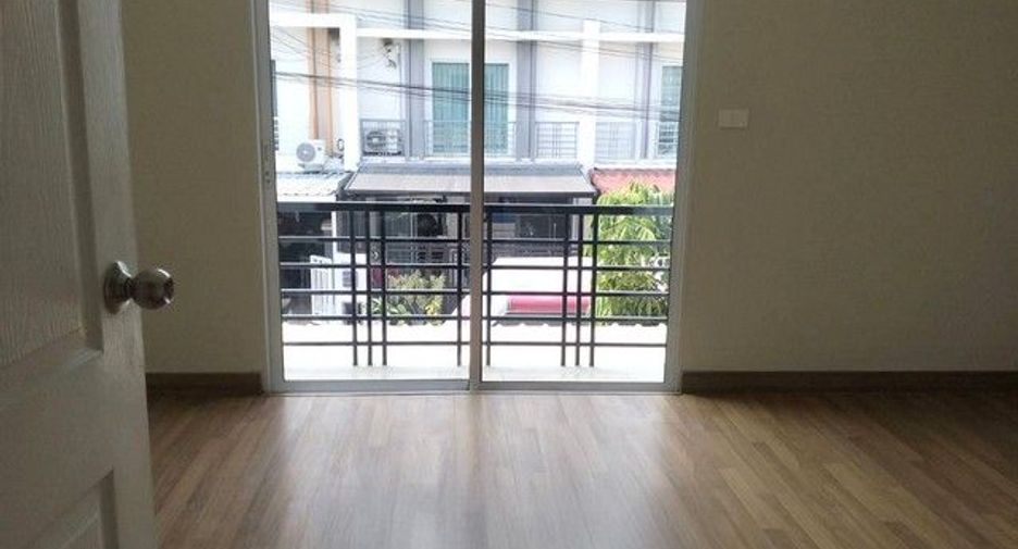 For sale 3 bedrooms townhouse in Khlong Sam Wa, Bangkok