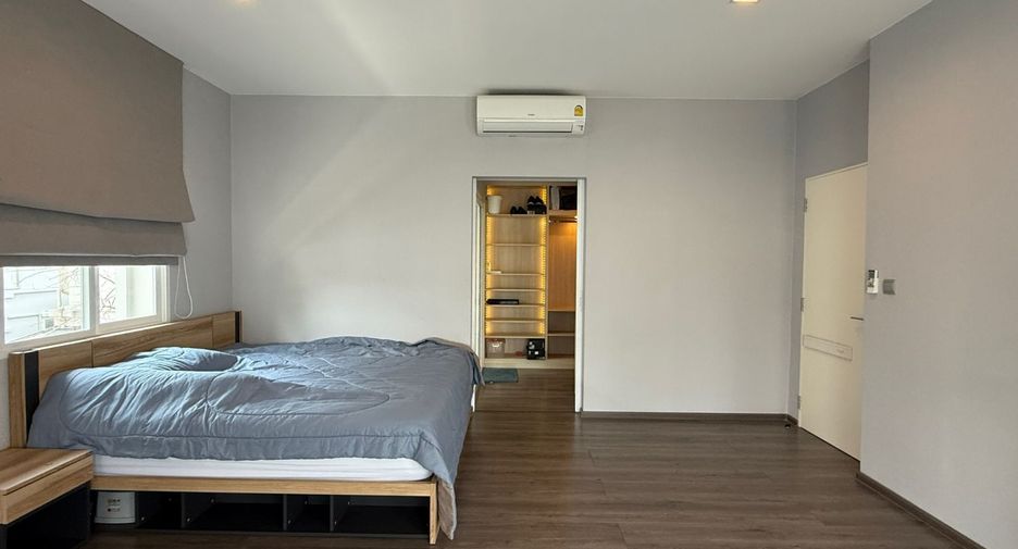For sale 4 bedrooms house in Prawet, Bangkok
