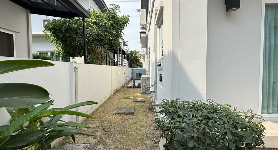 For sale 4 bedrooms house in Prawet, Bangkok
