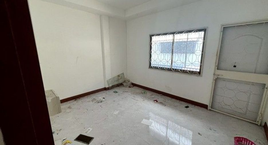 For sale 2 bedrooms townhouse in Khlong Sam Wa, Bangkok