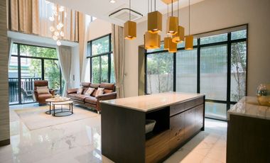 Casa en alquiler y en venta de 3 habitaciones en Wang Thonglang, Bangkok