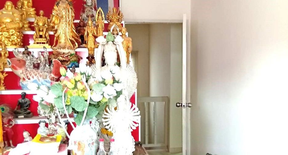 For sale 3 bedrooms townhouse in Bang Khun Thian, Bangkok