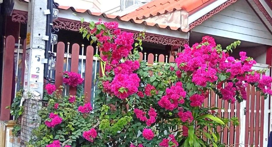 For sale 3 bedrooms townhouse in Bang Khun Thian, Bangkok